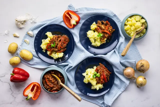 Kreikkalainen lihapata “Stifado” & murskattuja perunoita
