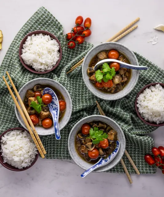 Trhané vepřové sous-vide se zázvorem, houbami a rýží