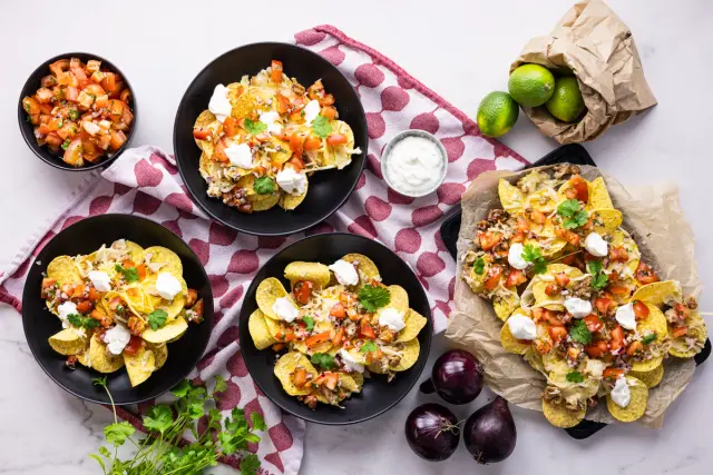 Chicken nachopelti & pico de galloa