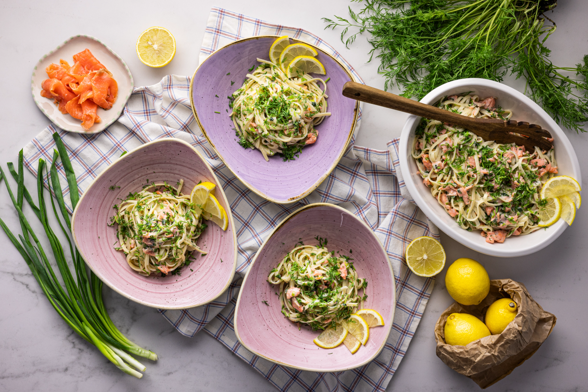 Kermainen pasta graavilohella & tilliä