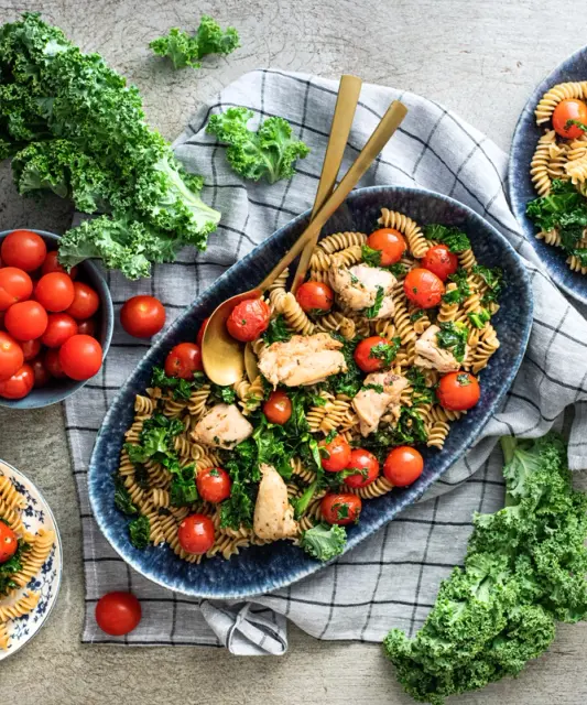Sitruksinen kanapasta kirsikkatomaateilla & parmesanjuustolla