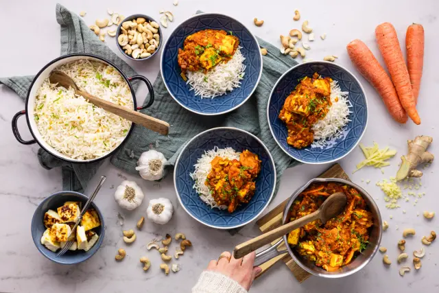 Shahi Paneer halloumijuustolla & cashewpähkinöillä