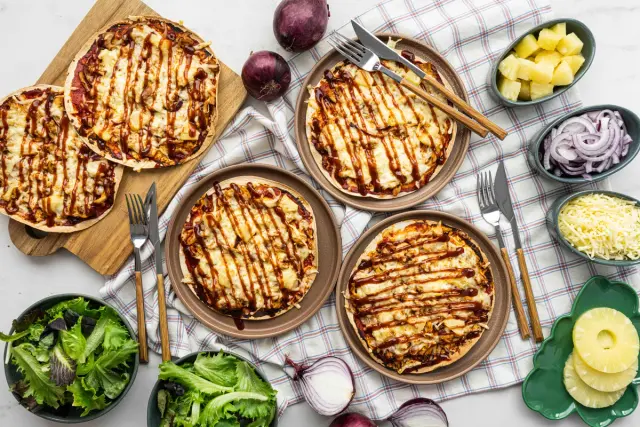 Tortillapizzat BBQ-nyhtökanalla & ananaksella