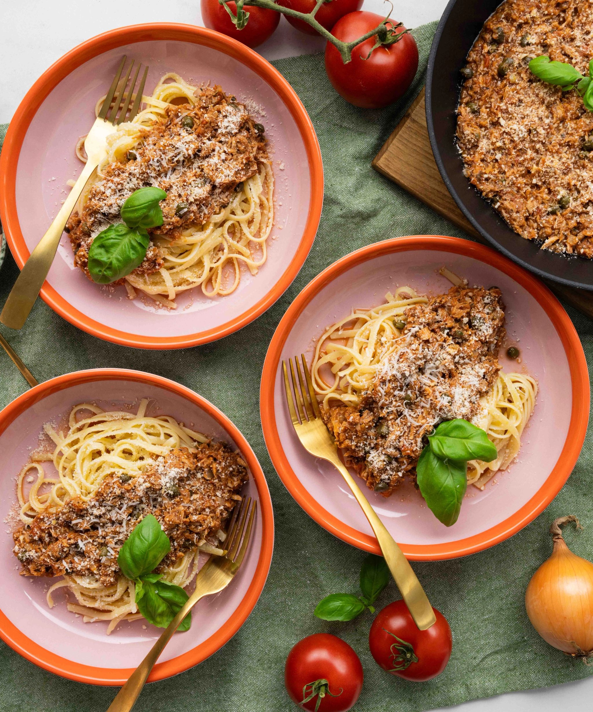 Tuunikala pasta kapparite ja parmesaniga