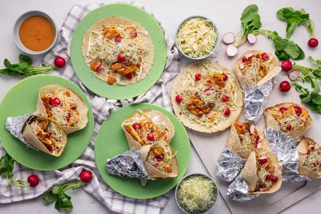 Tortillawrapit rapealla possulla & BBQ-majoneesilla