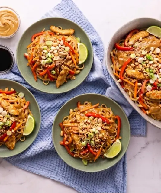 Thai Rice Noodles in Peanut Sauce with Chicken, Vegetables and Lime