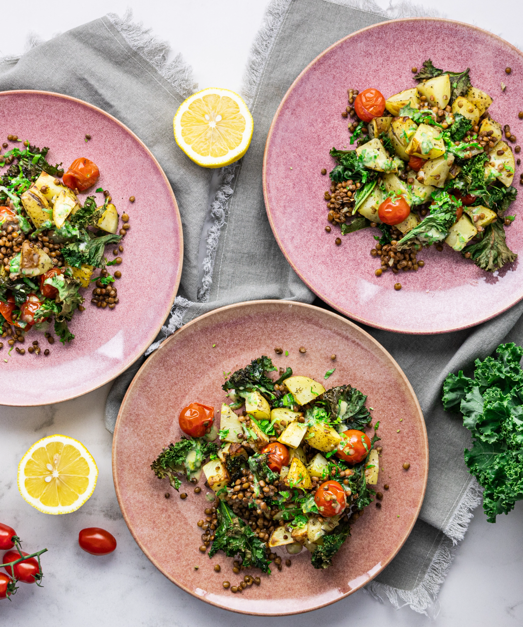 Röstitud kartuli- ja läätse salat sidruni-ürdise vinegretiga