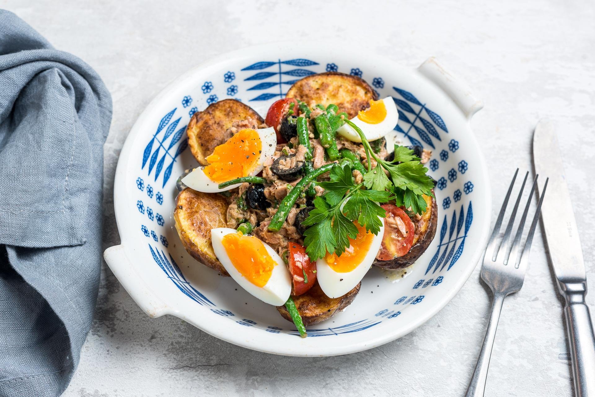 Ahjukartulid Nizza salati ehk salade niçoise'ga