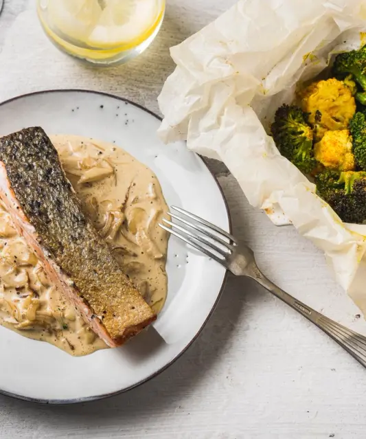 Salmon with Baked Veggies & Creamy Onion
