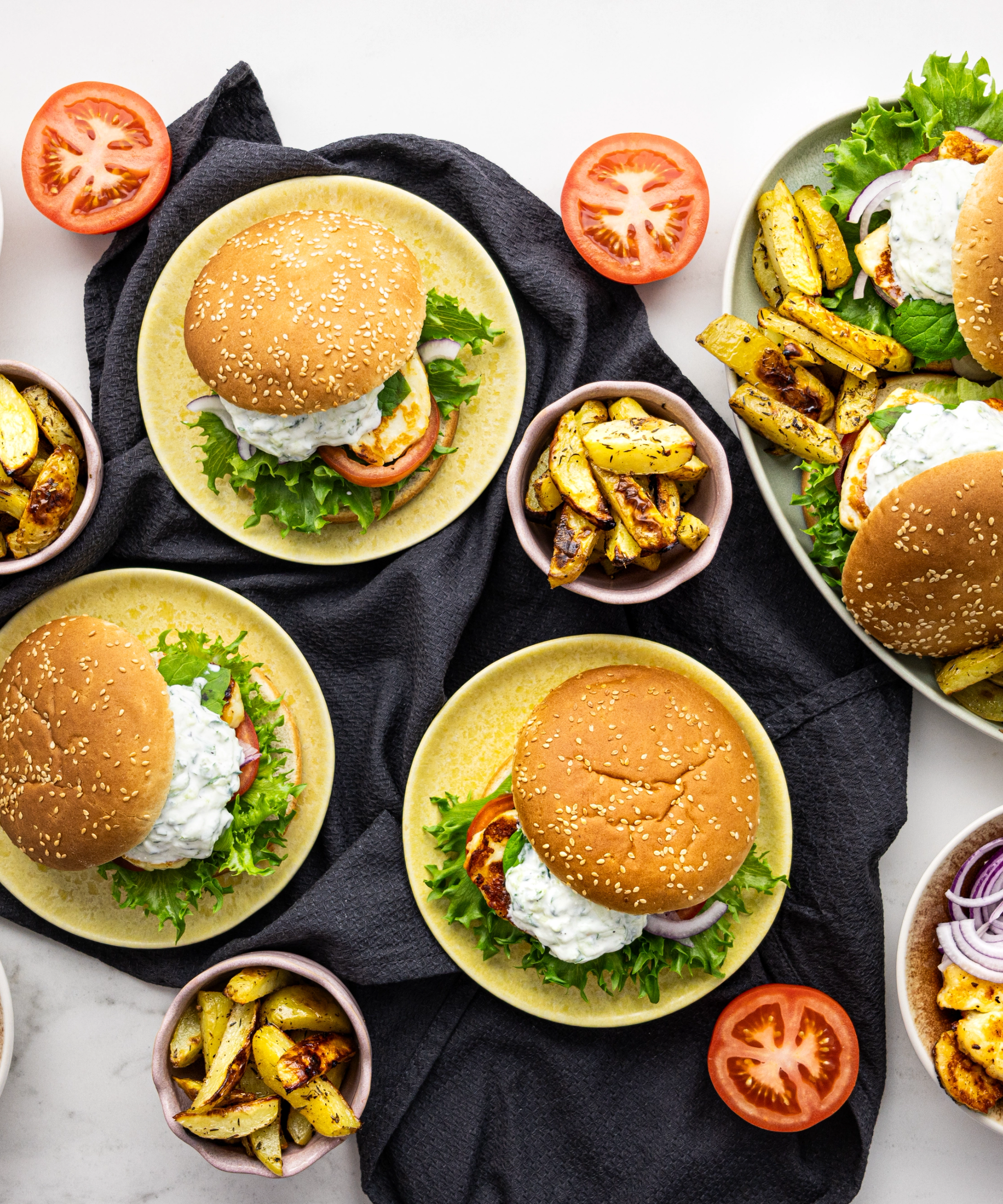 Halloumi burgerid tzatziki ja röstitud kartulitega