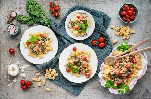 Pasta pekonilla & kirsikkatomaateilla