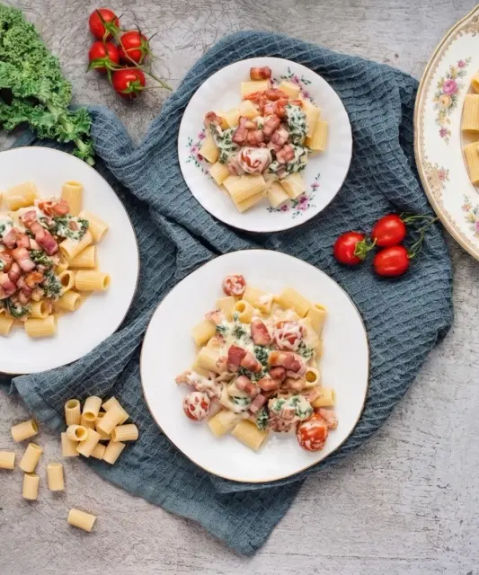 Creamy Pasta with Cherry Tomatoes, Kale and Bacon