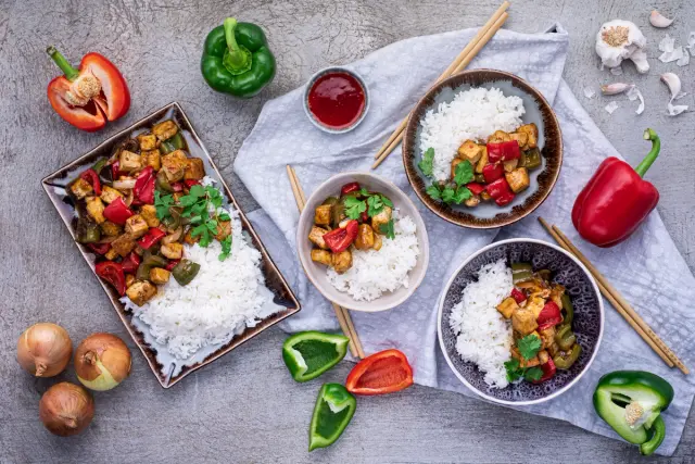 Tofu ve sladké chilli omáčce s rýží