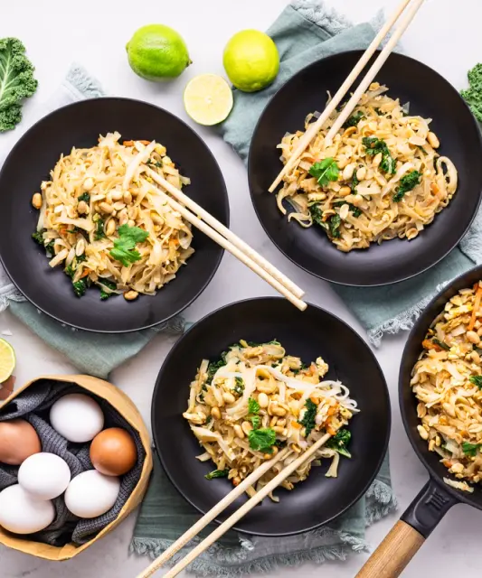 Ruokaboksin Pad Thai kananmunilla & kasviksilla