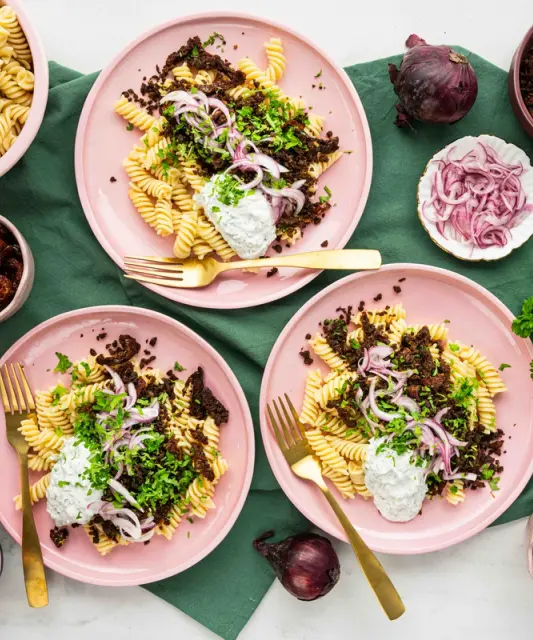 Turkish-style pasta with vegan mince