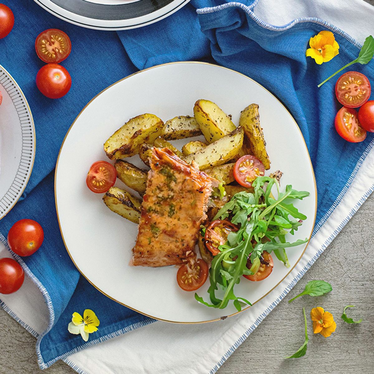 Baked Trout with Butter, Potatoes and Arugula | Yummy - A máte chuť vařit!