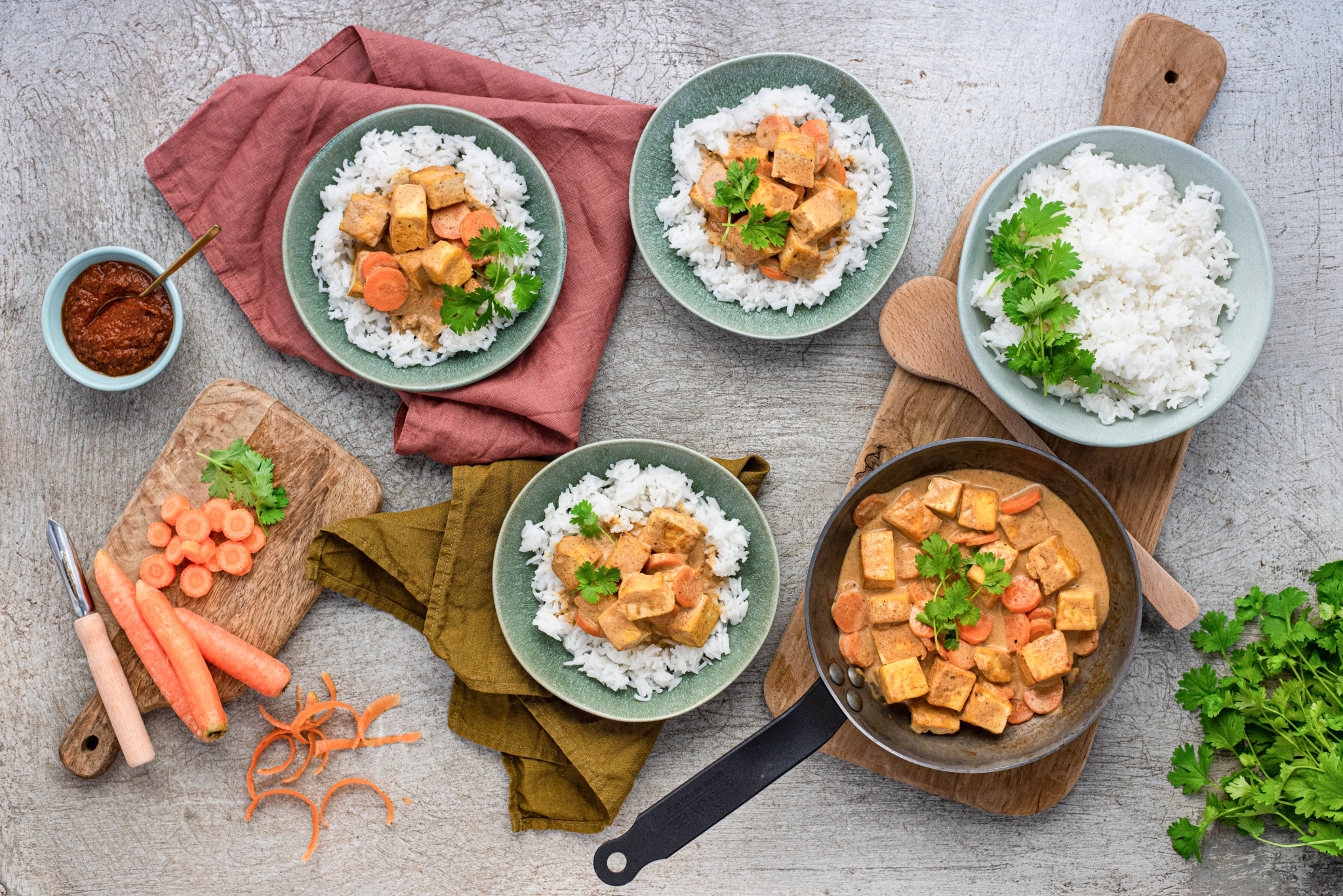 Tandoori tofu v kokosové omáčce s jasmínovou rýží a koriandrem