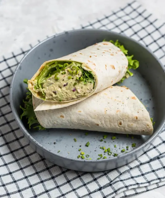 10 minuti tuunikala-avokaado wrap