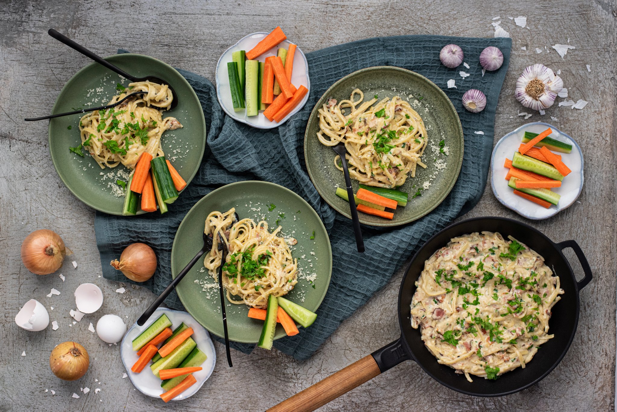 Cestoviny à la carbonara so zeleninovými tyčinkami