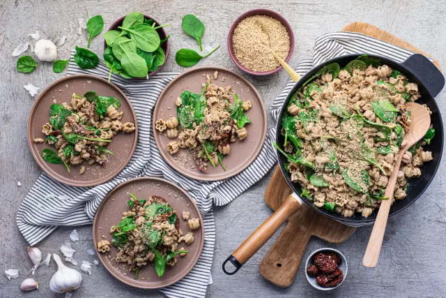 Pasta aurinkokuivatuista tomaateista & paraveganoa
