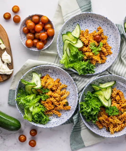 Italialainen mozzarellapastavuoka & salaattia