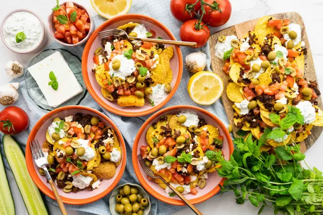 Kreikkalainen nachopelti naudan jauhelihalla & tsatsikilla