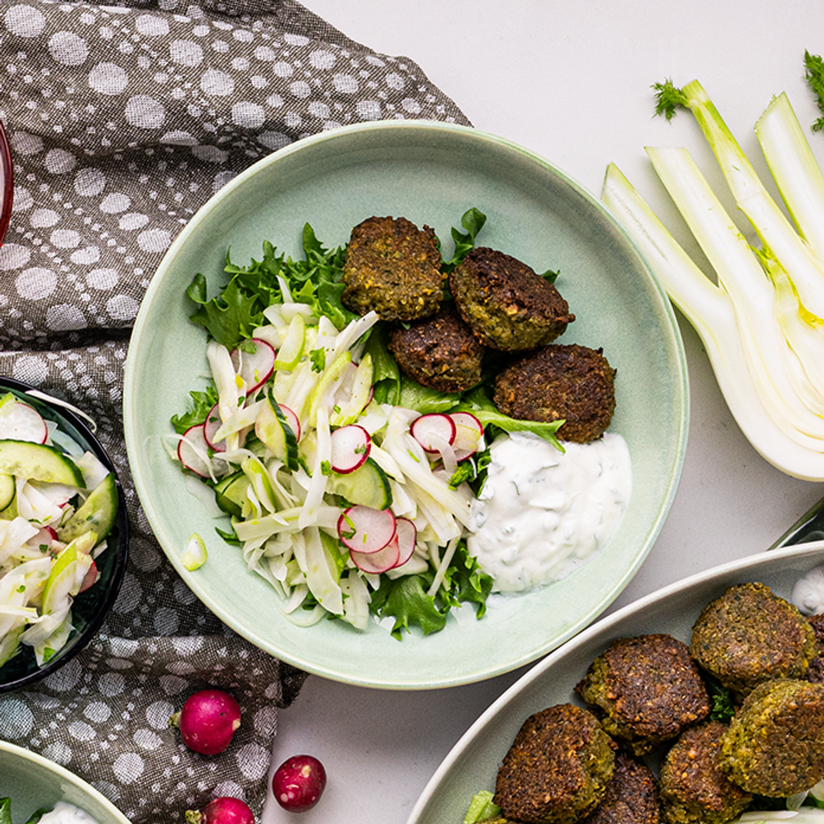 Crispy fried falafels with yoghurt sauce &amp; marinated fennel | Yummy