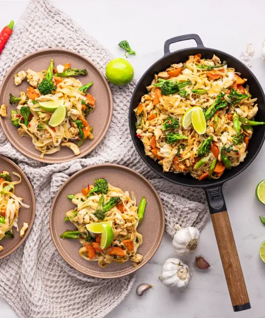 Chicken Stir-Fry with Broccoli & Rice Noodles