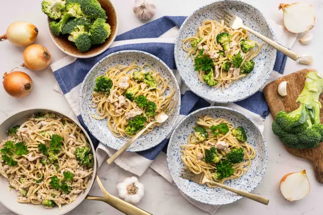 Pasta Alfredo kanalla & juustokermalla