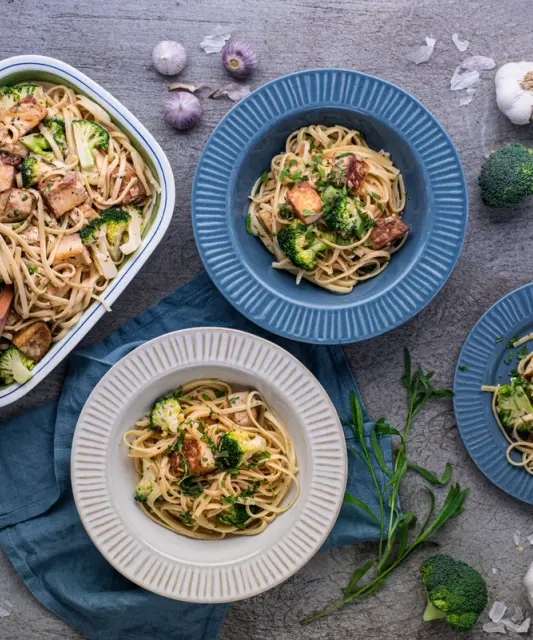 Pasta savutofulla & broccolilla