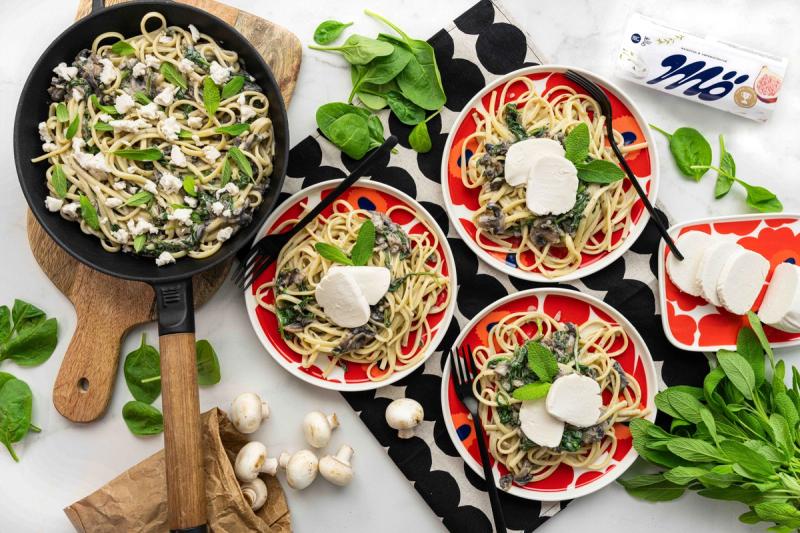 Salvialla maustettu pasta herkkusienillä & Mö Chavrella