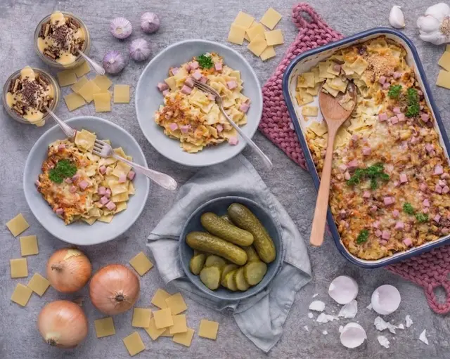 Baked Pasta with Pickles & Liqueur Dessert in Jar