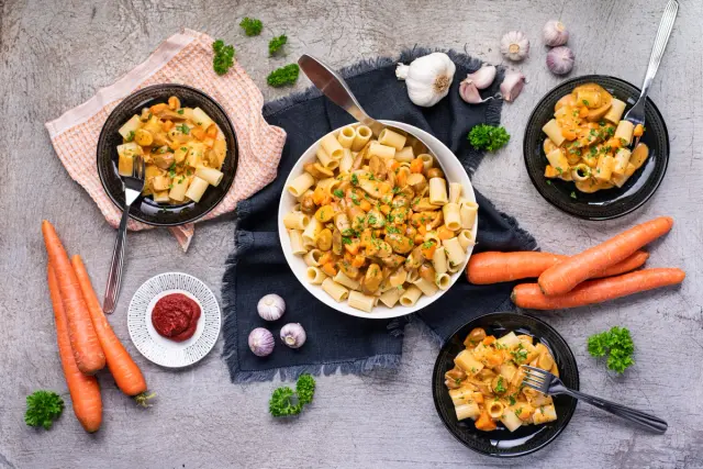 Perinteinen nakkikastike & pastaa