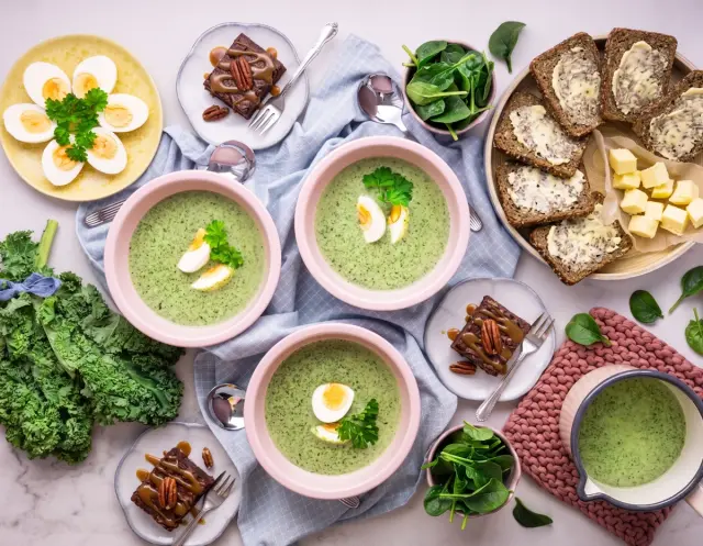 Creamy Spinach Soup with Boiled Egg and Organic Rye Bread & 2 Pcs Brownies
