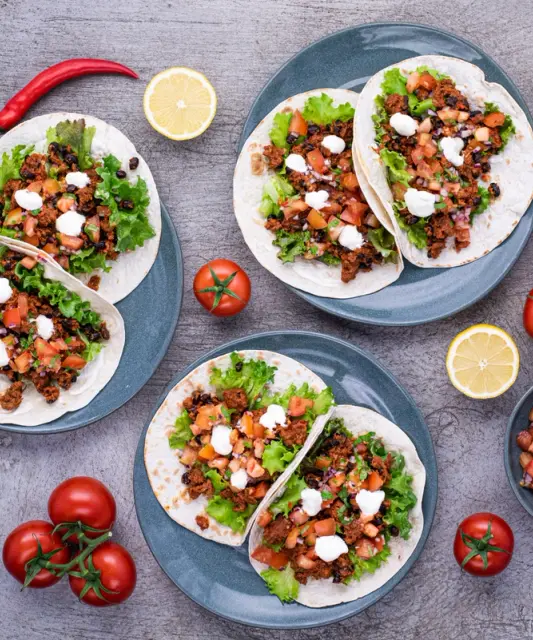 Mausteiset tex-mex tortillat & raikasta pico de galloa