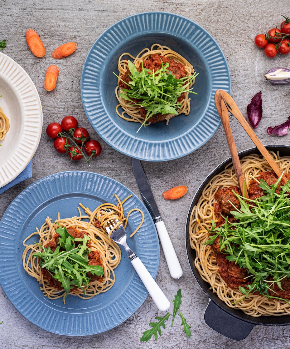 Italské masové kuličky v rajčatové pesto omáčce s rukolou