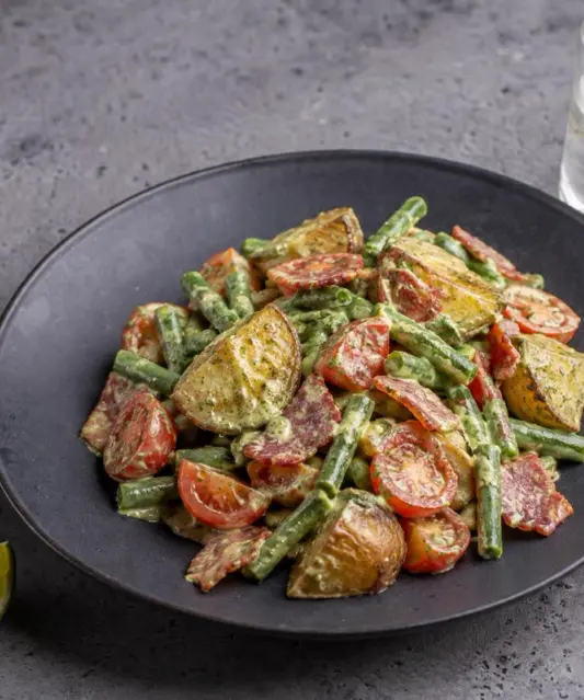 Röstitud kartuli ja peekonisalat kreemjas pesto-majoneesikastmes