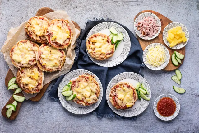 Mini Pizzas Hawaii with Farmhouse Ham and Pineapple