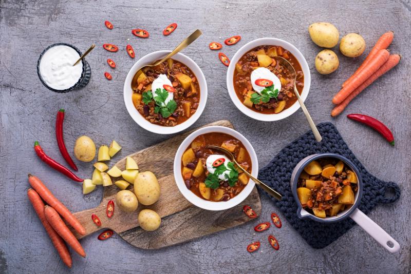 Mexická polévka Chili Con Carne se zakysanou smetanou