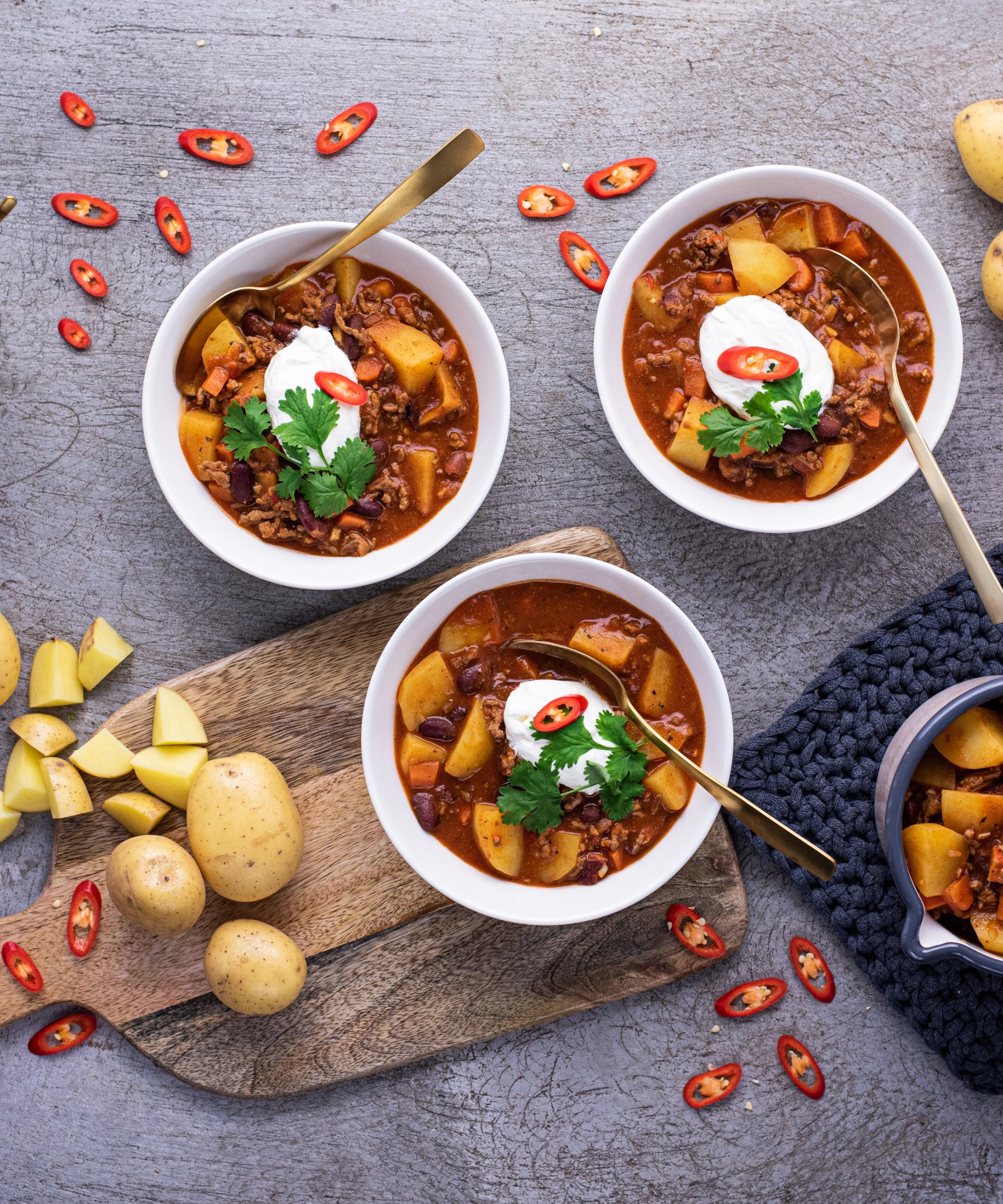Mexická polévka Chili Con Carne se zakysanou smetanou