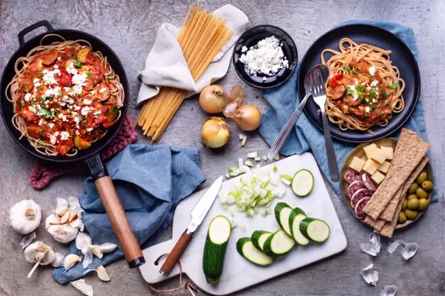 Mediterranean Linguine with Tomato Sauce, Zucchini, and Balkan Cheese & tapas