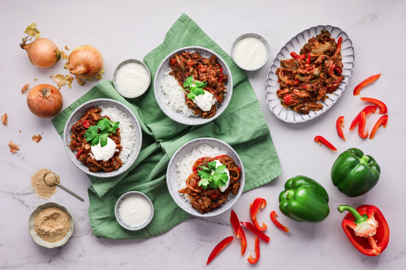 Hovězí fajitas s rýží a zakysanou smetanou