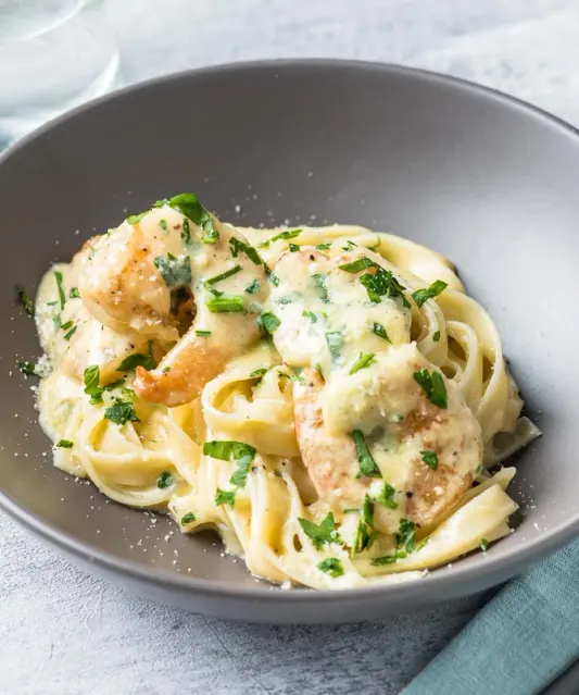 Tagliatelle with Prawns in Alfredo Sauce