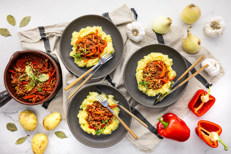 Řecké hovězí ragú se šťouchanými brambory
