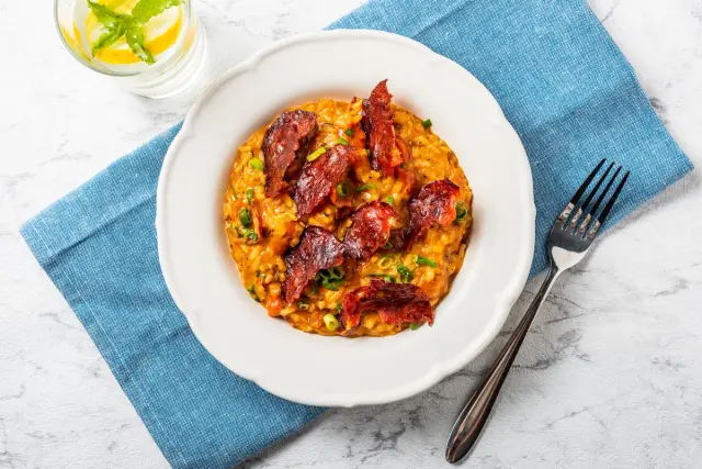 Risoto chorizo ja kirsstomatitega