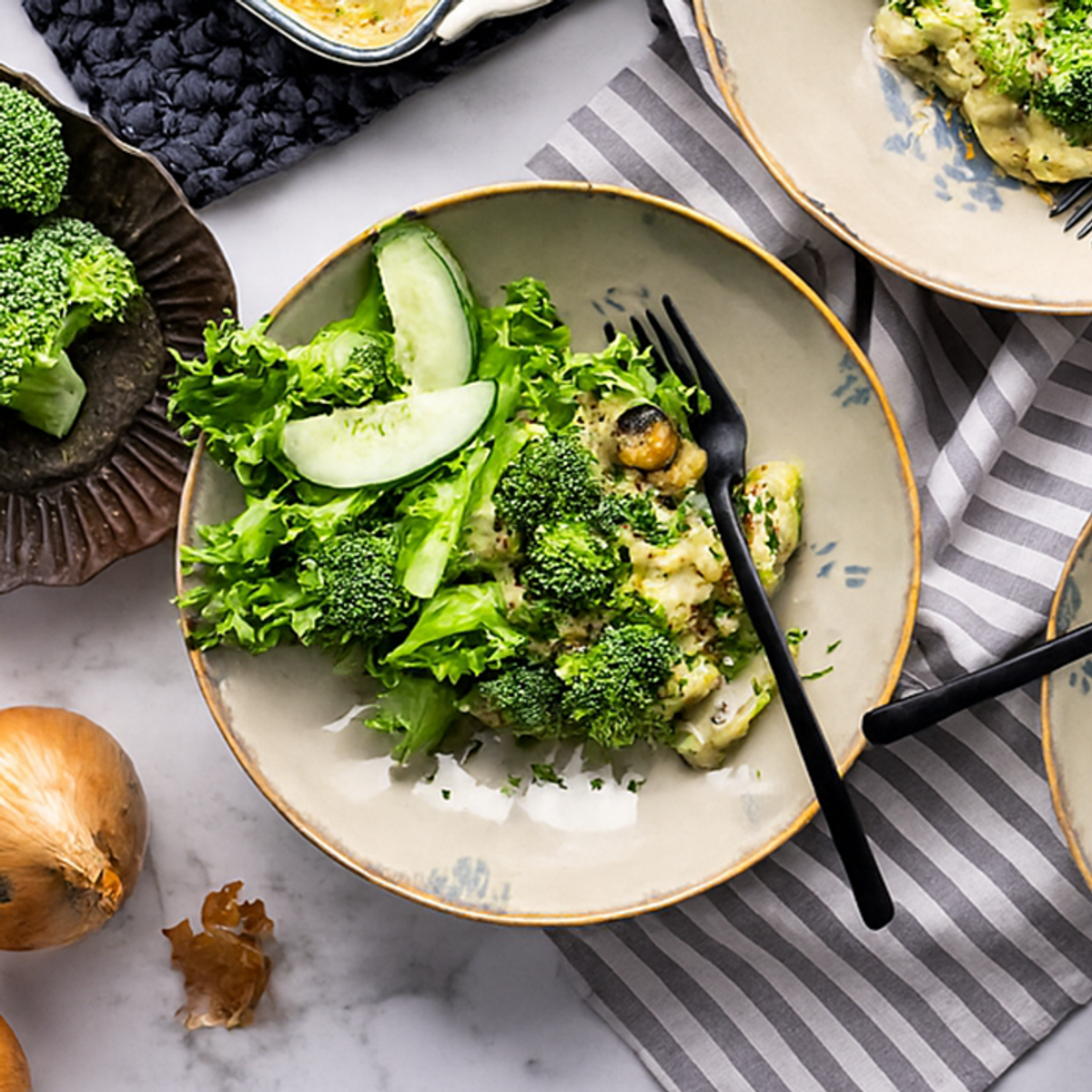 Creamy Gnocchi with Broccoli, Sun-Dried Tomatoes, Pine Nuts and Cheese | Yummy - A máte chuť vařit!
