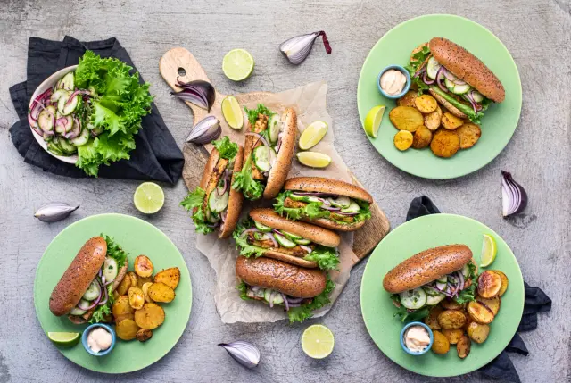 Vege Banh mi hodarit tofulla & lanttiperunoita