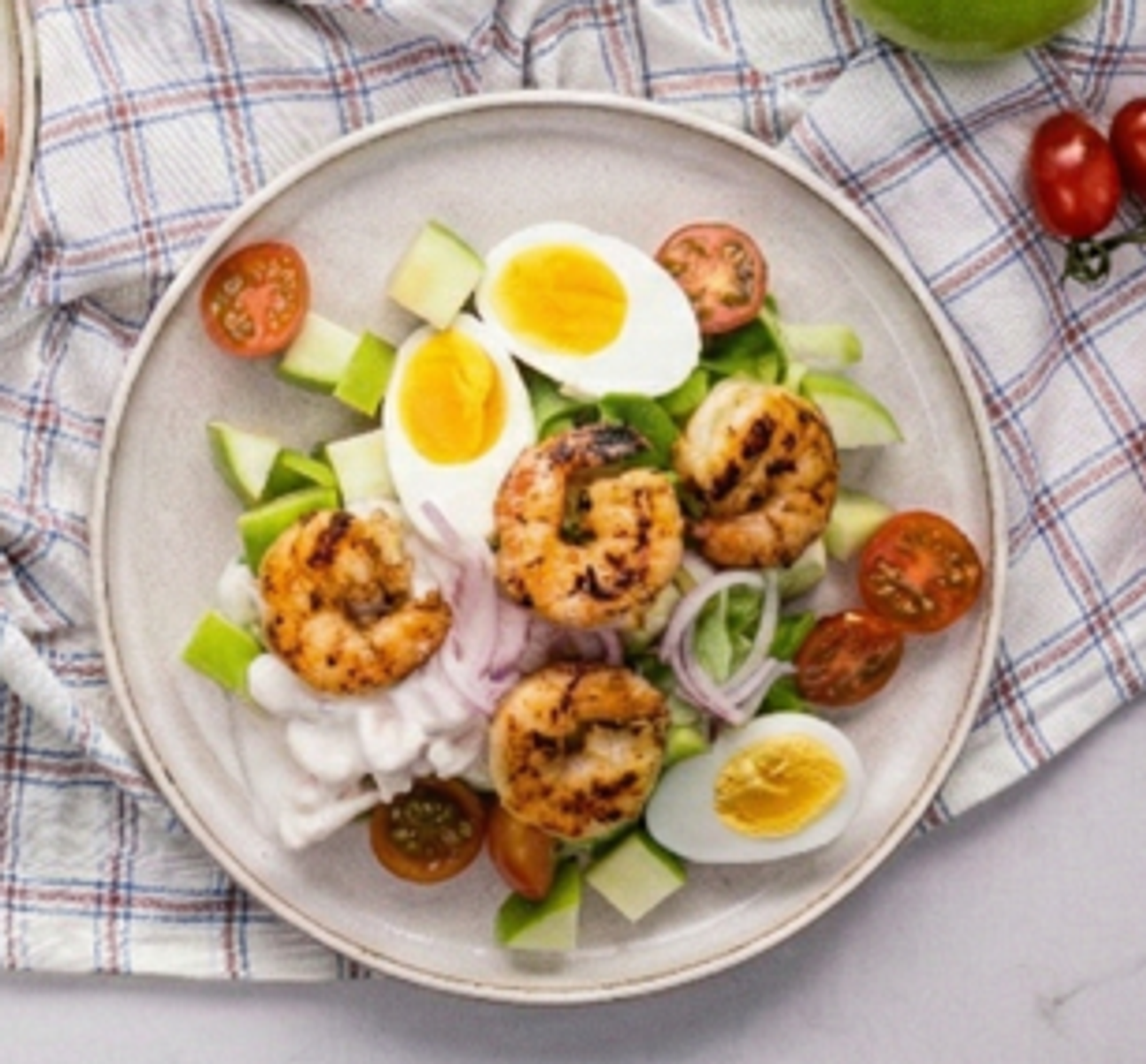 Salad with Prawns and Eggs | Yummy - A máte chuť vařit!