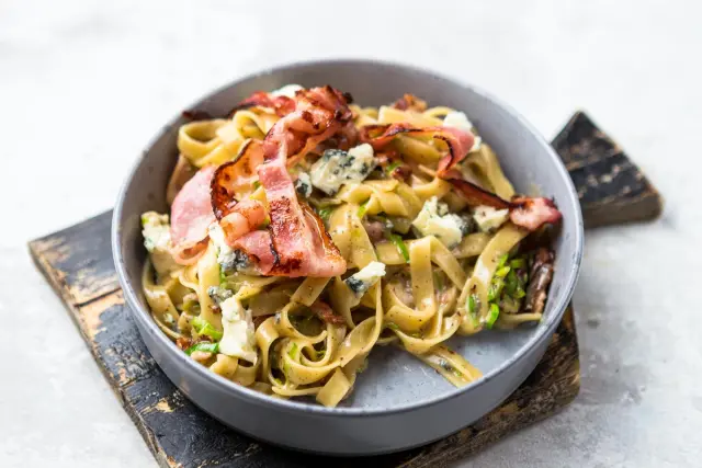Pasta with Bacon, Leek & Blue Cheese