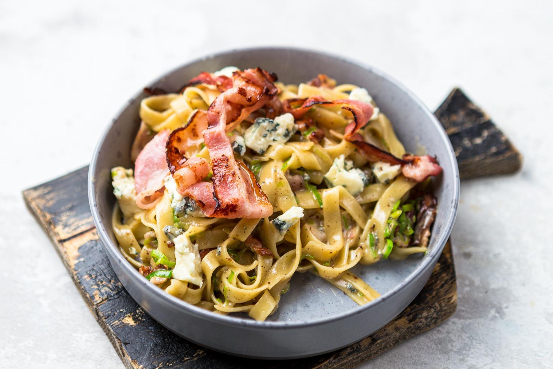 pasta-peekoni-porru-ja-sinihallitusjuustuga-yummy